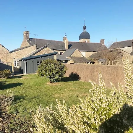 Holiday home Location Saisonniere A Cogles Les Portes du Coglais