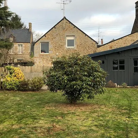 Location Saisonniere A Cogles Holiday home