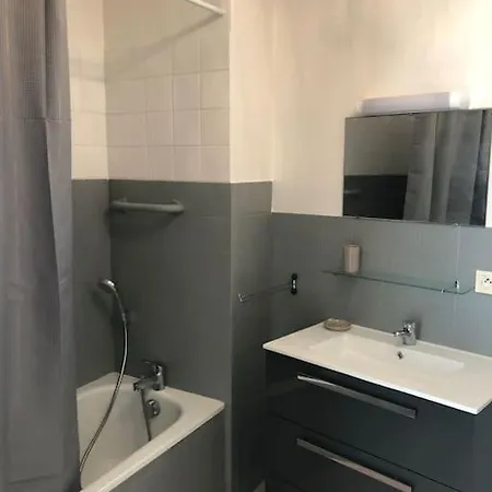 Location Saisonniere A Cogles Holiday home